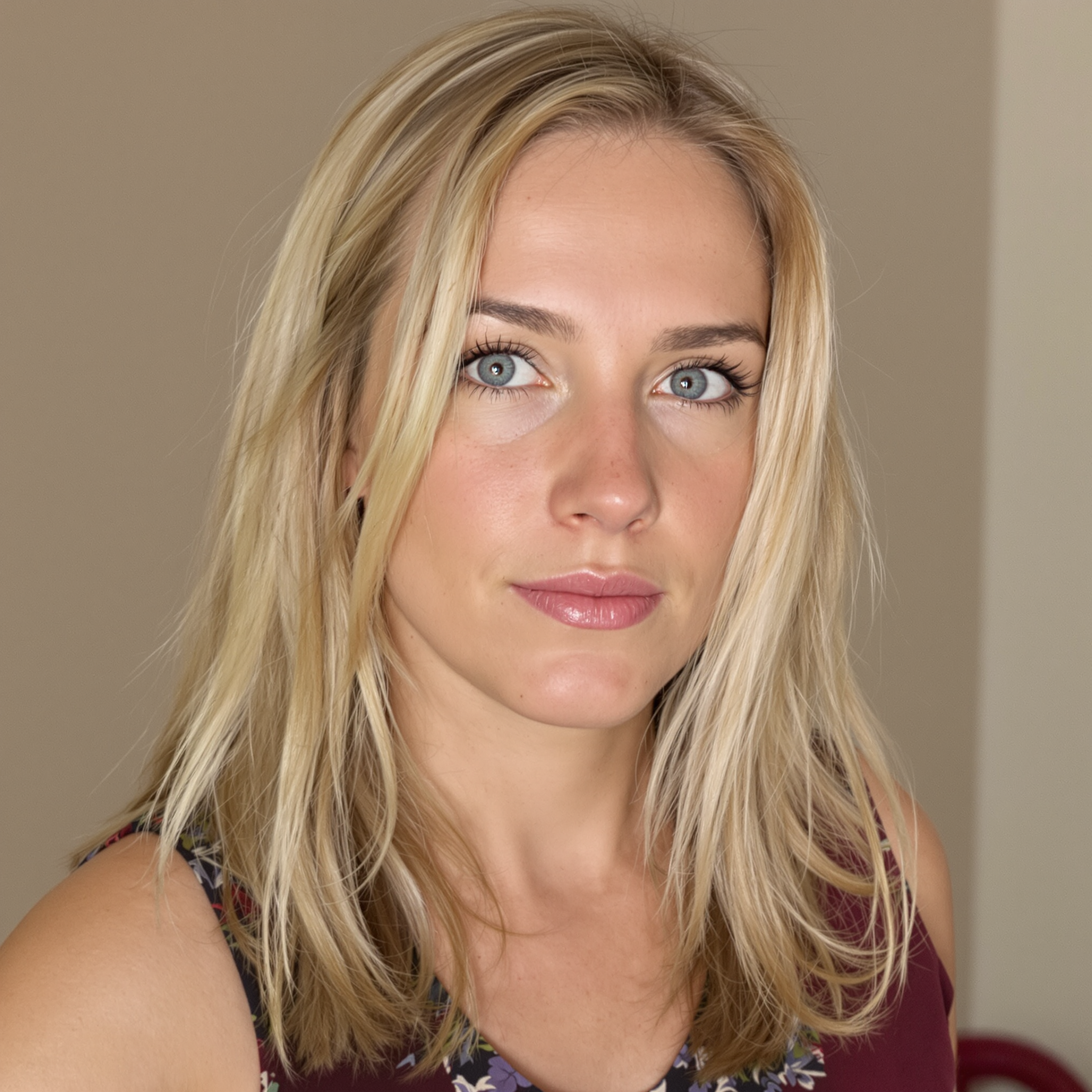 girl 1, inconsistent appearance